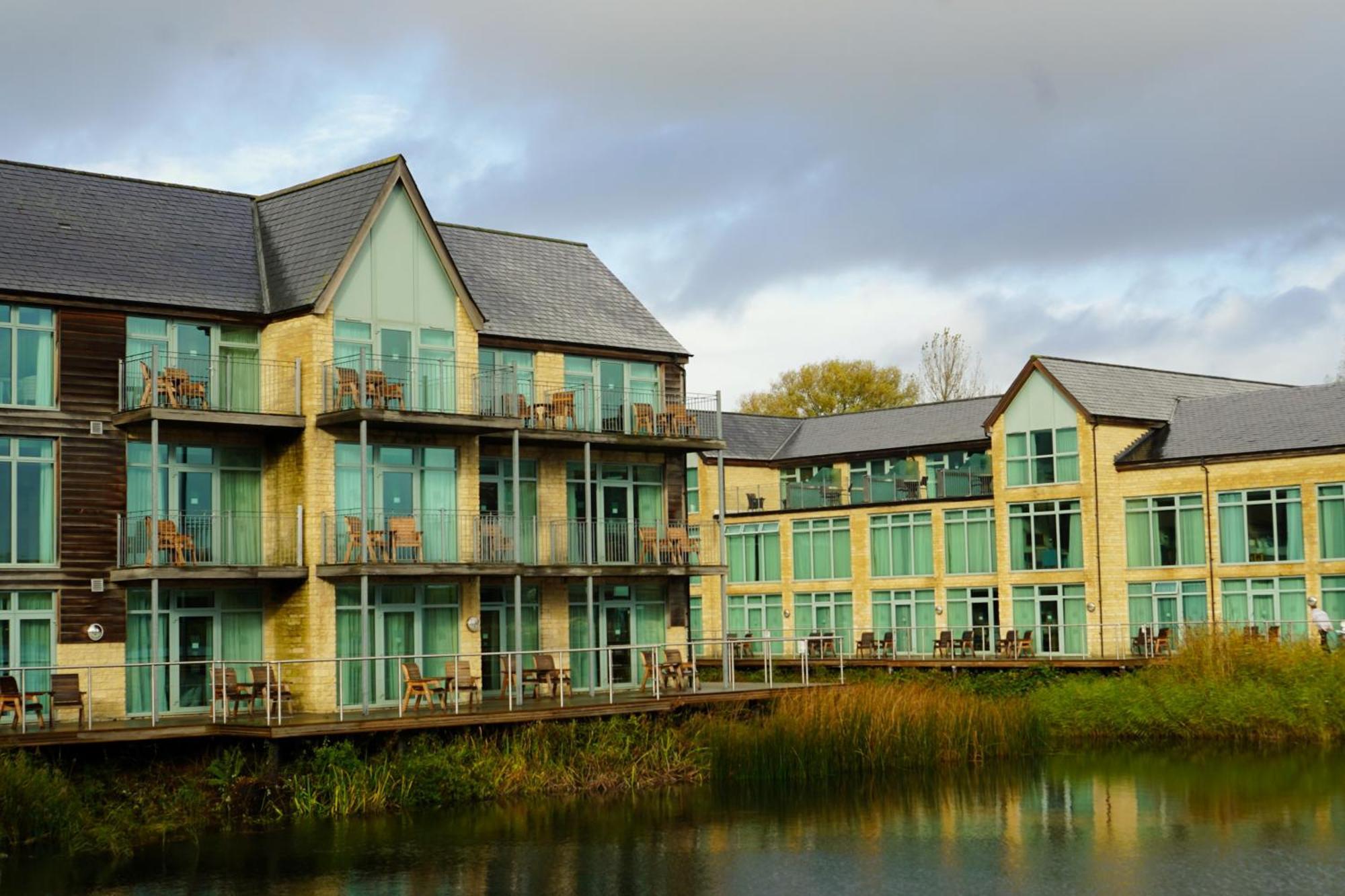 De Vere Cotswold Water Park South Cerney Exterior foto